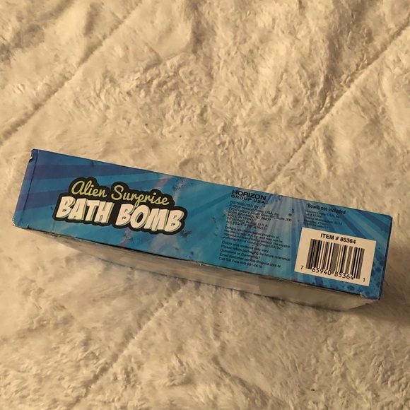 PopFizz Alien Surprise Bath Bomb Bubble Bath Mix & Mold Your own Bath Bomb - Picture 4 of 5